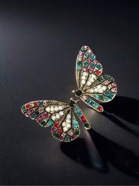 NEW! Luxury Multicolor Crystal Butterfly Stud Earrings 🦋 A8-277